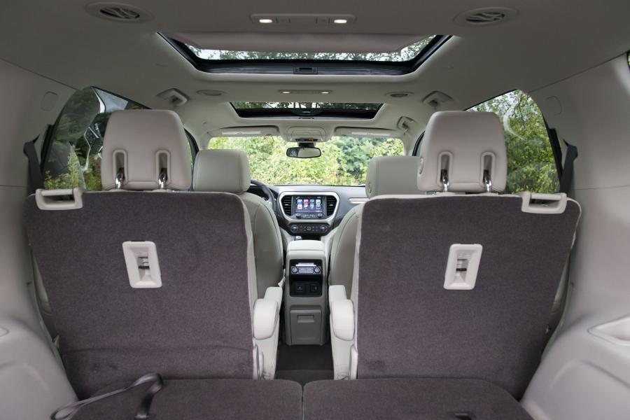 Интерьер GMC Acadia Denali 2016 года  (фото 4 из 33)